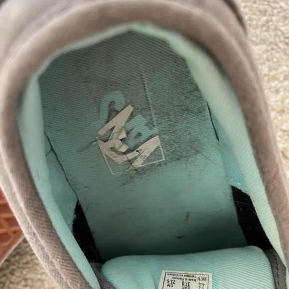 Vans - Picture 3 of 3